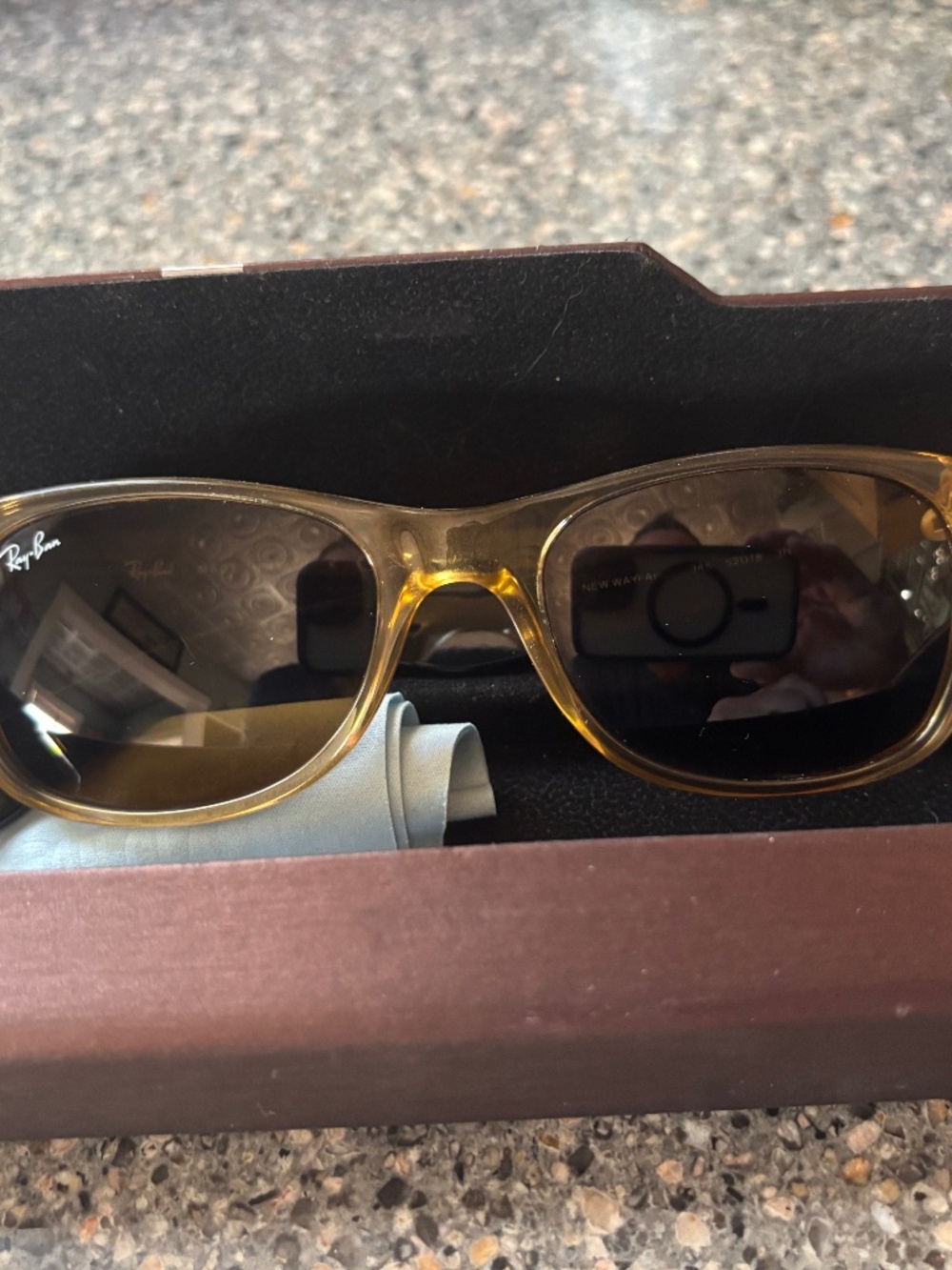 Ray-Ban Wayfarer Bicolor Polarized Honey/ Black Sunglasses RB2132
